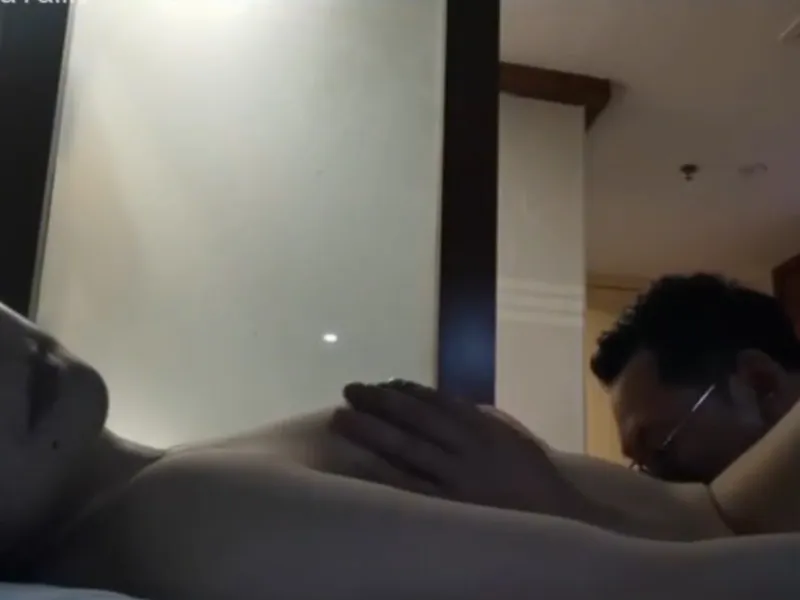 Chị máy bay thổi kèn rồi đút chim vào lỗ lồn khoái tê người